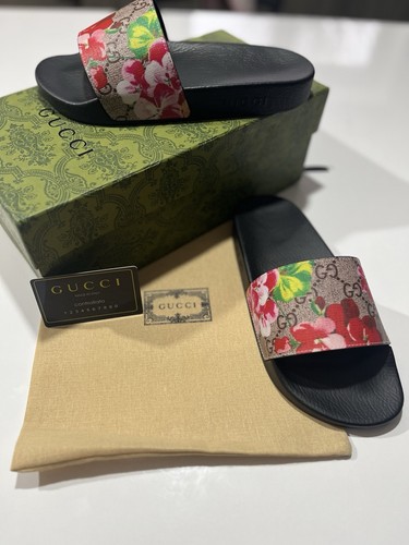 Gucci bloom slides sliders - gucci,